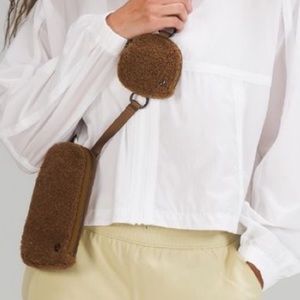 New without tags modular cellphone crossbody Lululemon bag unisex